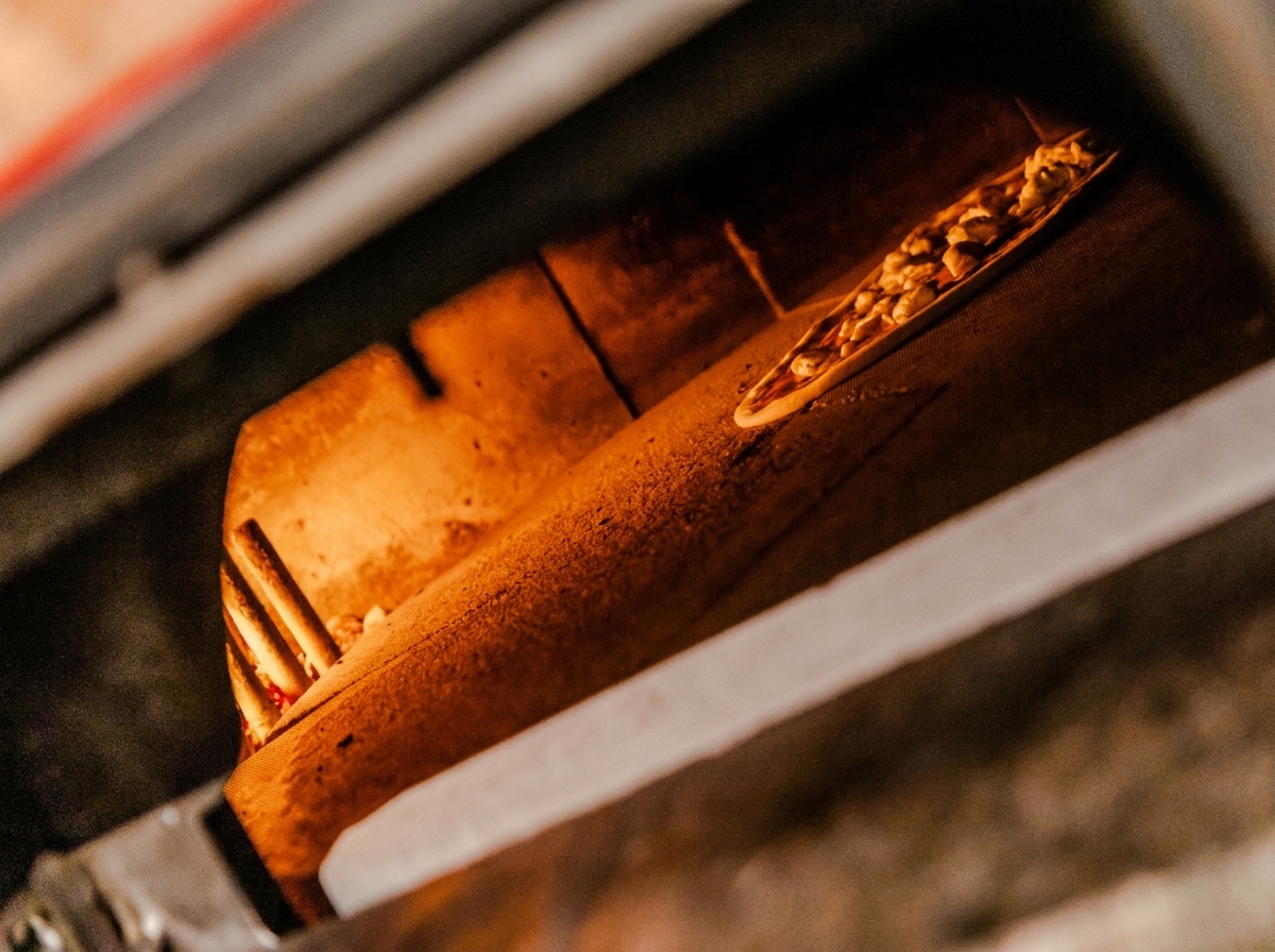 La pizza cuoce nel calore del forno FAME